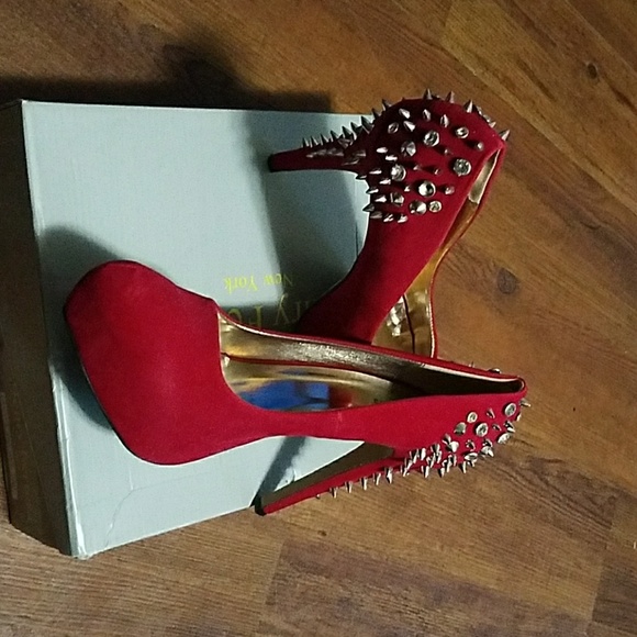 Heels - Picture 2 of 3